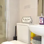 Mpl Ensuites With Kitchenettes - - Netflix & Wifi- First Direct & 02 Arena- Lgi Hospital & Uni 5 Mins بيت ضيافة ليدز