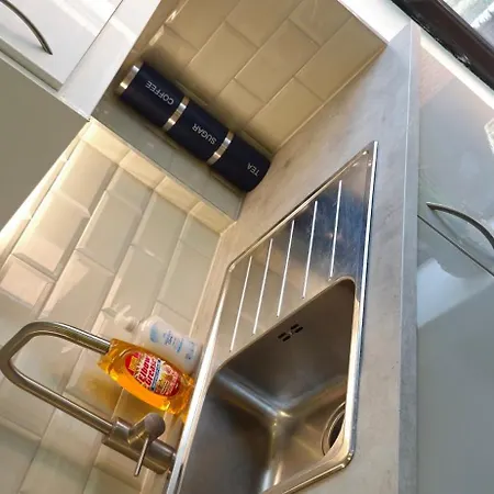 Mpl Ensuites With Kitchenettes - - Netflix & Wifi- First Direct & 02 Arena- Lgi Hospital & Uni 5 Mins Guest house