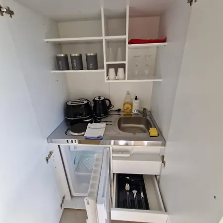 Mpl Ensuites With Kitchenettes - - Netflix & Wifi- First Direct & 02 Arena- Lgi Hospital & Uni 5 Mins