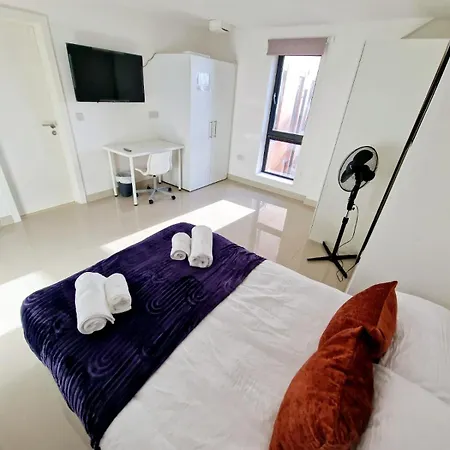 Guest house Mpl Ensuites With Kitchenettes - - Netflix & Wifi- First Direct & 02 Arena- Lgi Hospital & Uni 5 Mins