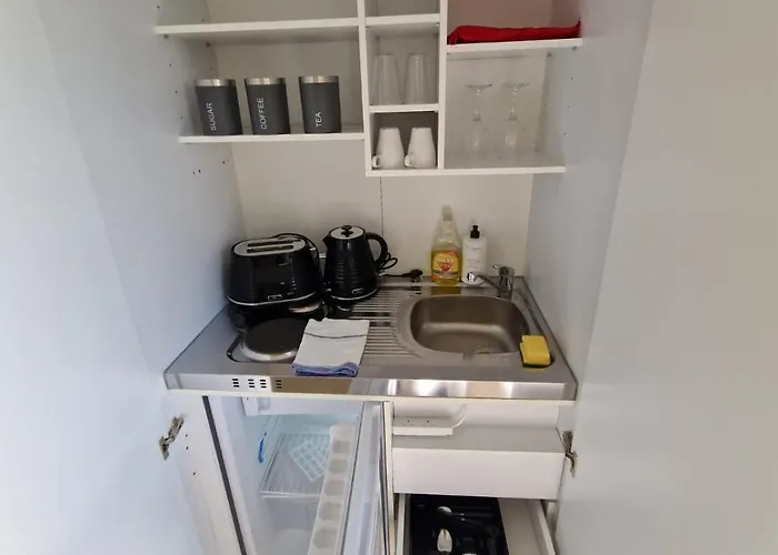 Mpl Ensuites With Kitchenettes - - Netflix & Wifi- First Direct & 02 Arena- Lgi Hospital & Uni 5 Mins