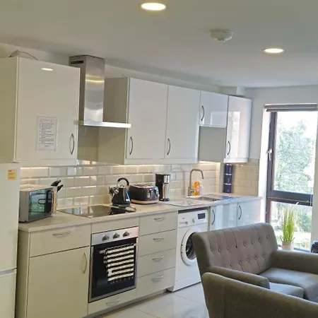 Mpl Ensuites With Kitchenettes - - Netflix & Wifi- First Direct & 02 Arena- Lgi Hospital & Uni 5 Mins بيت ضيافة