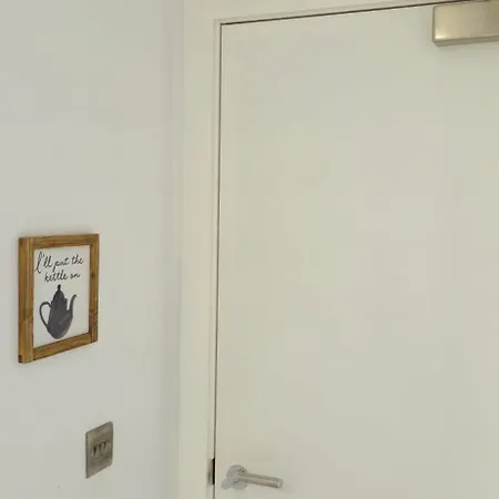 بيت ضيافة Mpl Ensuites With Kitchenettes - - Netflix & Wifi- First Direct & 02 Arena- Lgi Hospital & Uni 5 Mins