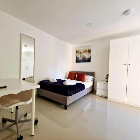 Pensjonat Mpl Ensuites With Kitchenettes - Leeds - Netflix & Wifi- First Direct & 02 Arena- Lgi Hospital & Uni 5 Mins Leeds (West Yorkshire)