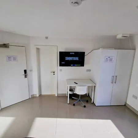 بيت ضيافة Mpl Ensuites With Kitchenettes - - Netflix & Wifi- First Direct & 02 Arena- Lgi Hospital & Uni 5 Mins 3*