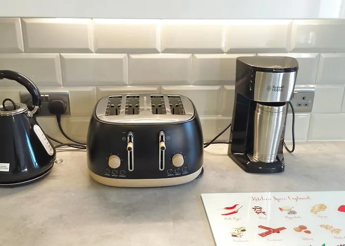 Mpl Ensuites With Kitchenettes - - Netflix & Wifi- First Direct & 02 Arena- Lgi Hospital & Uni 5 Mins 3* Leeds (West Yorkshire)